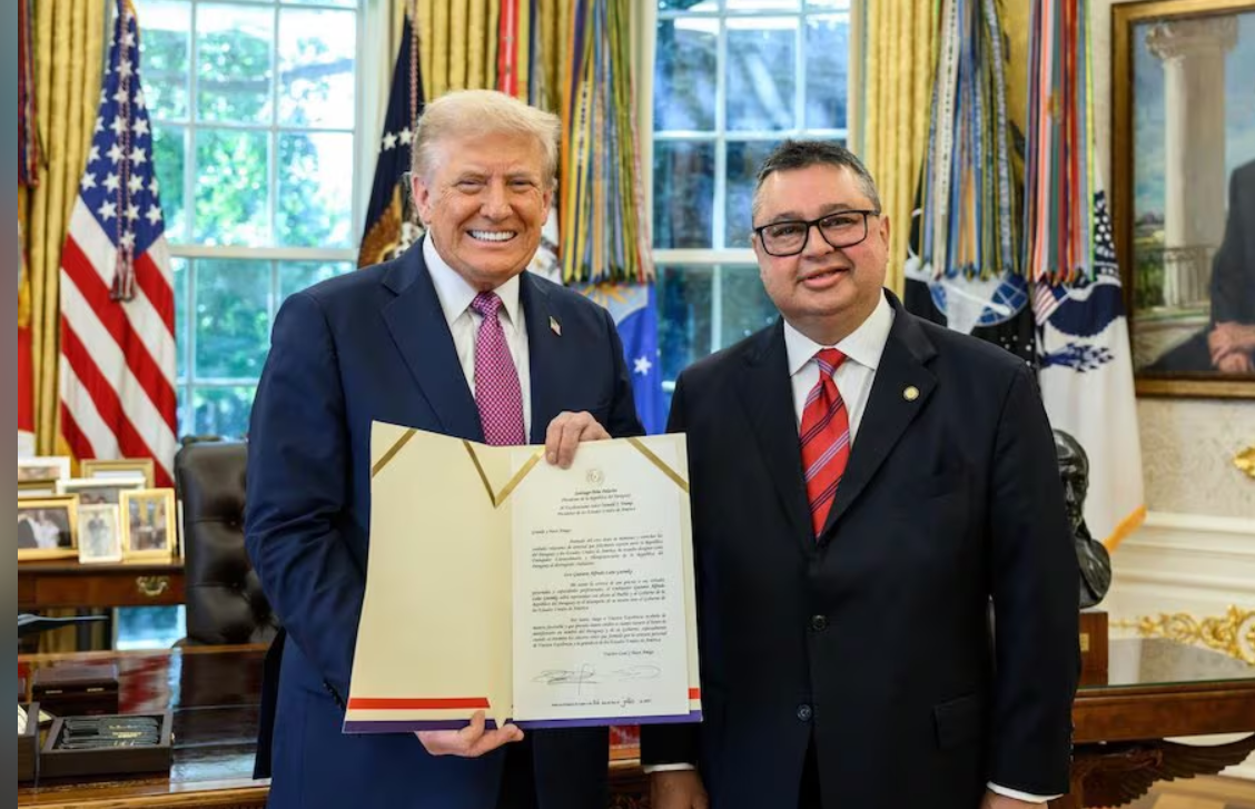 Gustavo Leite presentó sus credenciales como consul