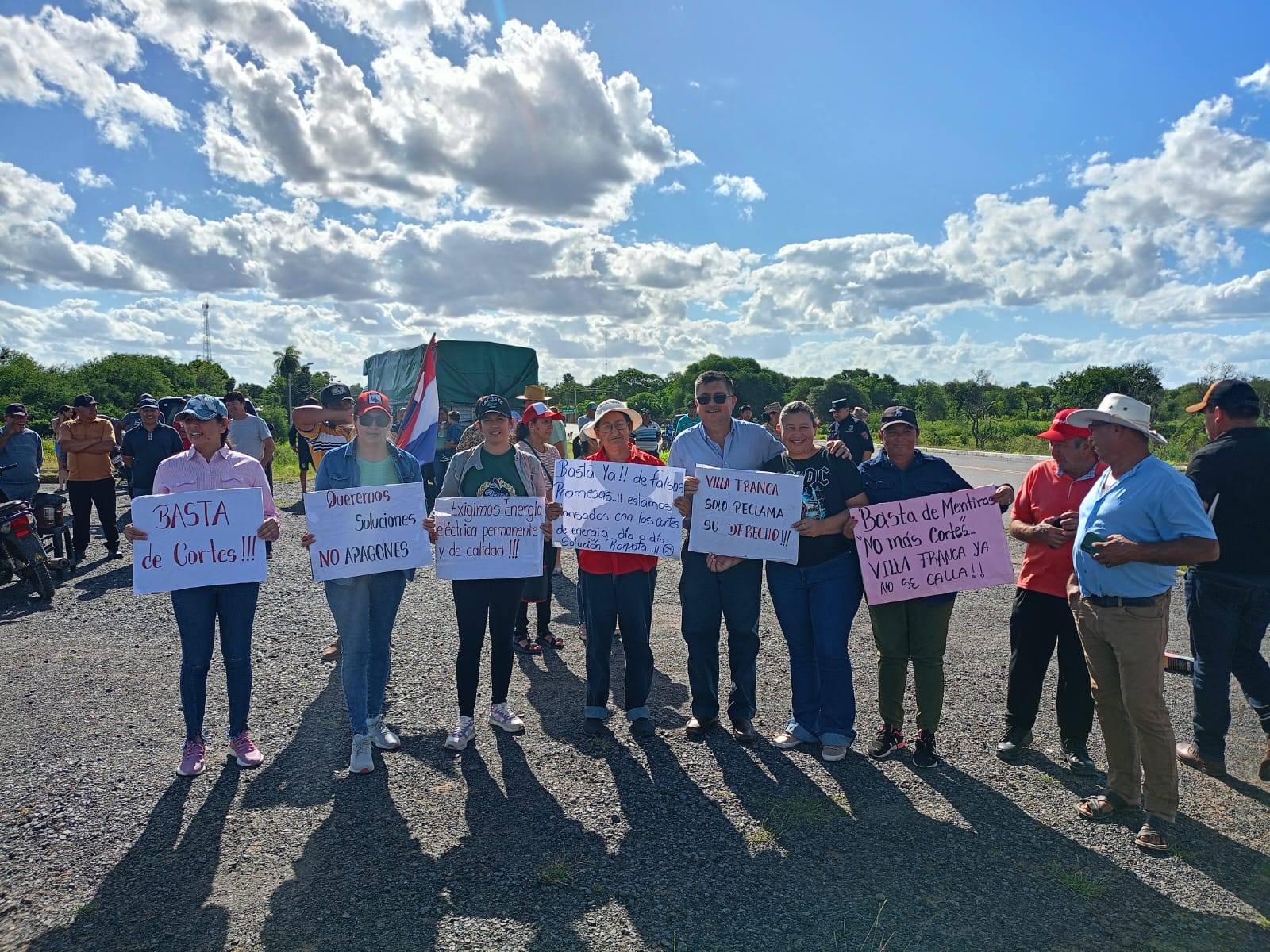 Pobladores de Villa Franca se manifestaron en contra de la ANDE